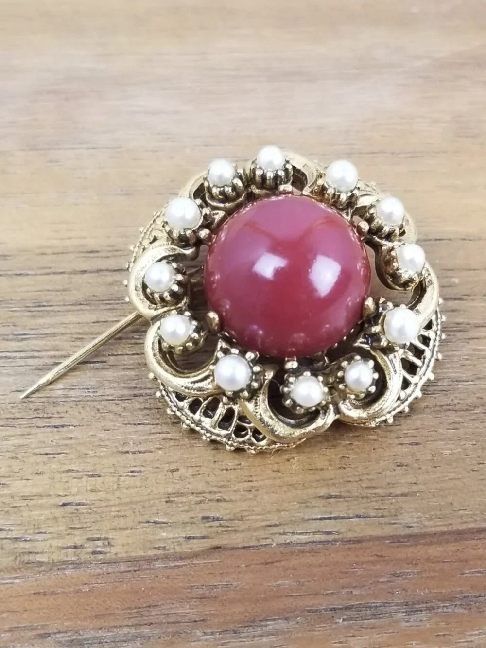 Vintage Florenza Cluster Pin Gold Ton Pearl Carnelian Signed 1 in Brooch